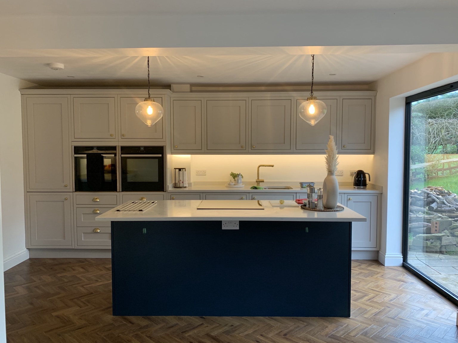 Traditional shaker kitchen with contrasting island